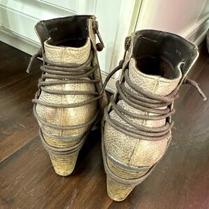 STEVE MADDEN BOOTIES